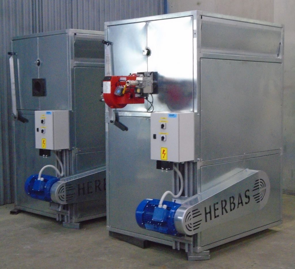 Два напольных теплогенератора Herbas с газовыми горелками и шкафами управления